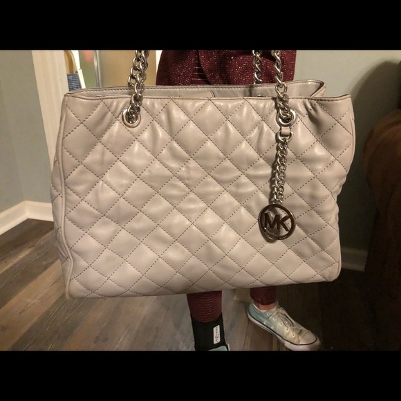 Michael Kors Susannah Gray Purse - Picture 3 of 7